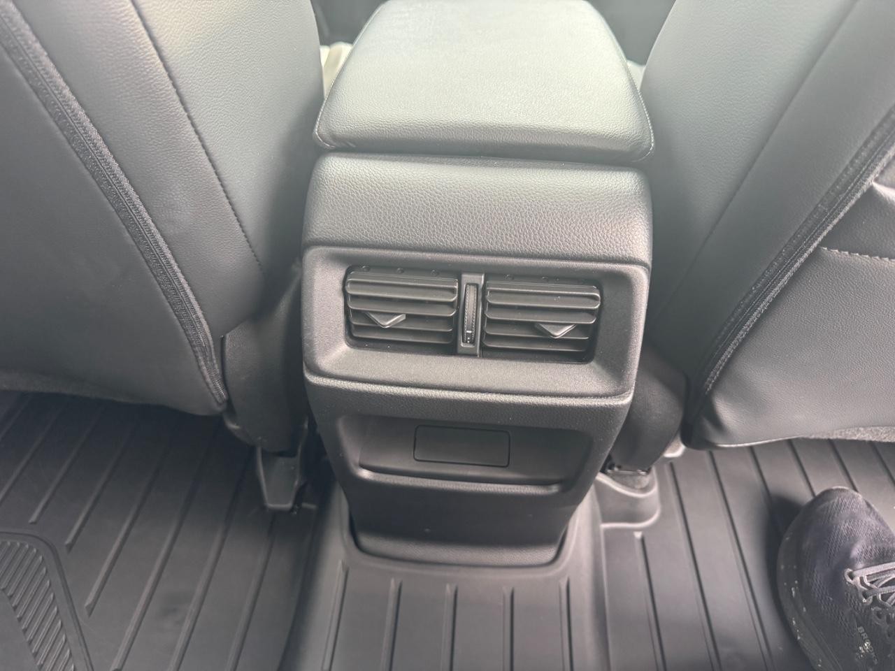 Honda CR-V Vehicle Full-screen Gallery Image 19