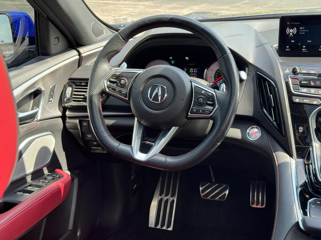 Acura RDX Vehicle Full-screen Gallery Image 16