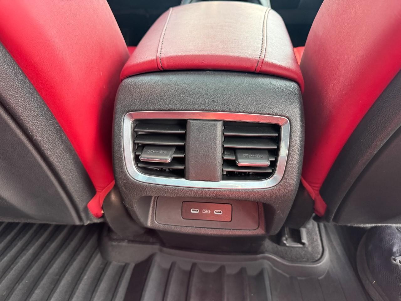 Acura RDX Vehicle Full-screen Gallery Image 20