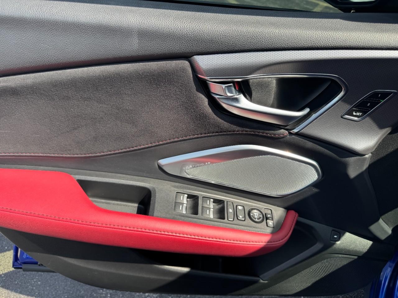 Acura RDX Vehicle Full-screen Gallery Image 24