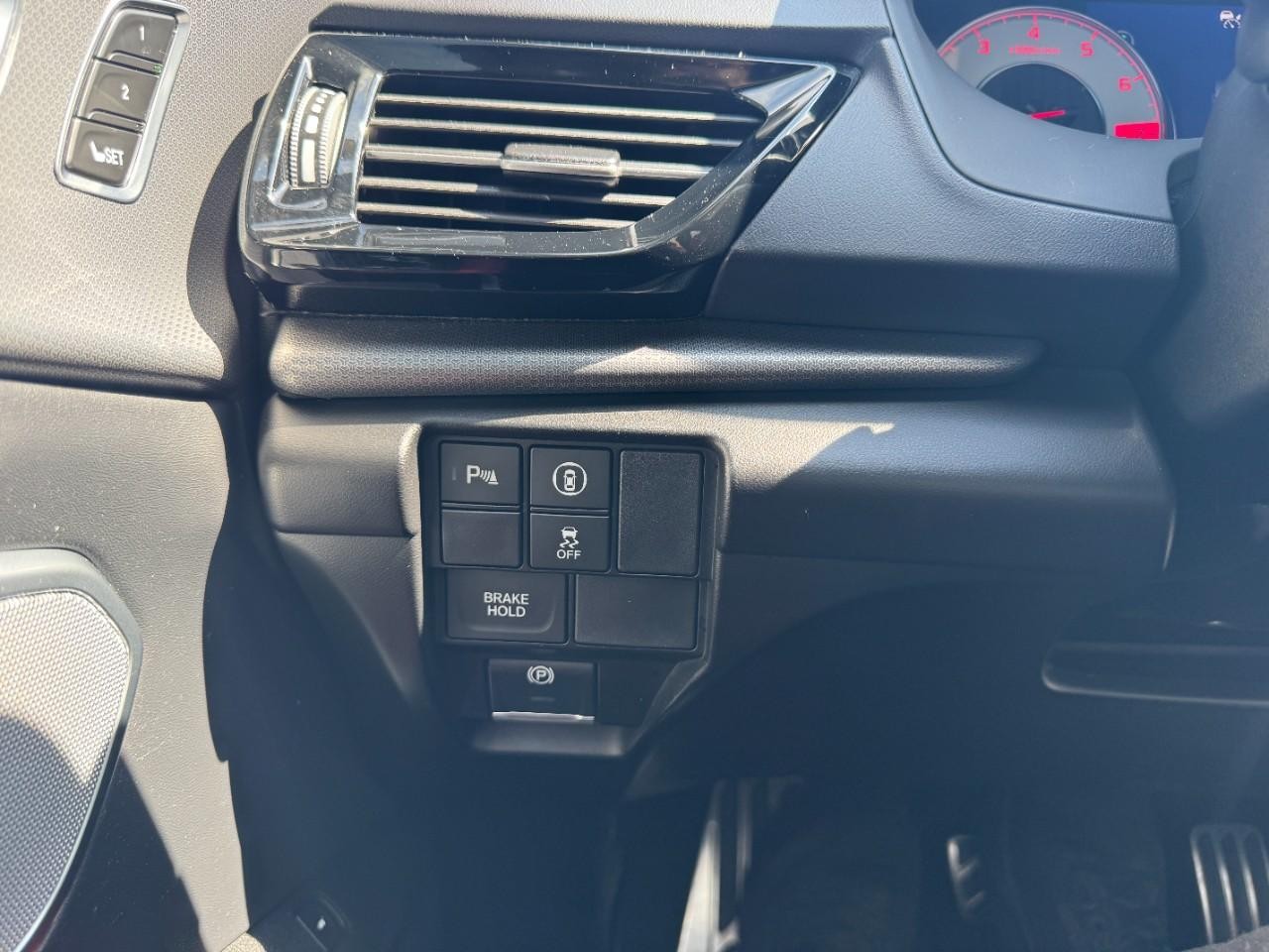 Acura RDX Vehicle Full-screen Gallery Image 31