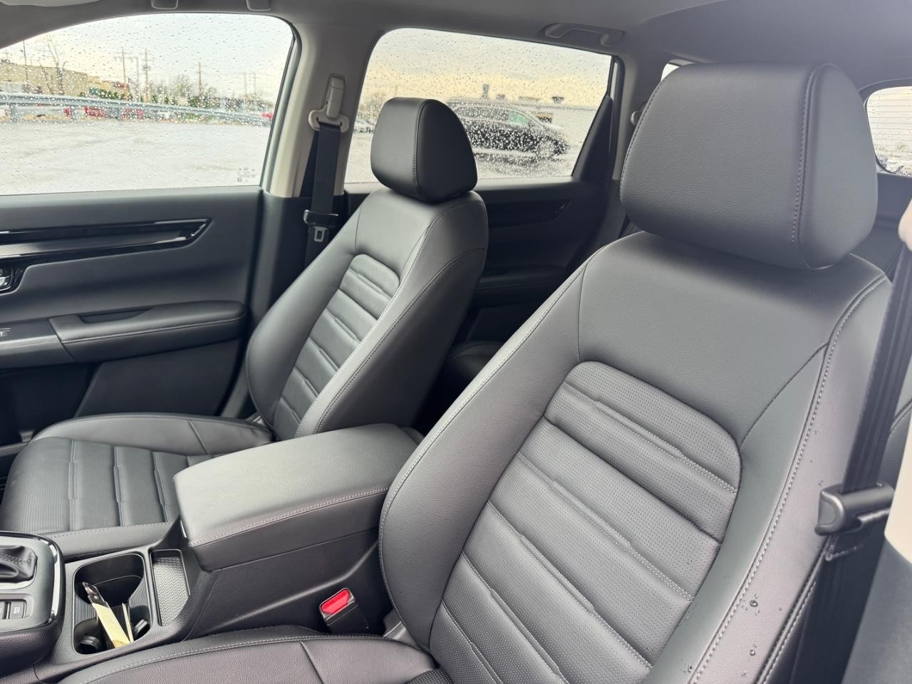 Honda CR-V Vehicle Full-screen Gallery Image 18