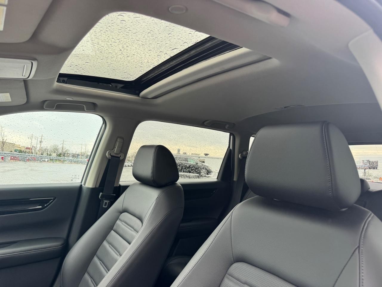 Honda CR-V Vehicle Full-screen Gallery Image 19