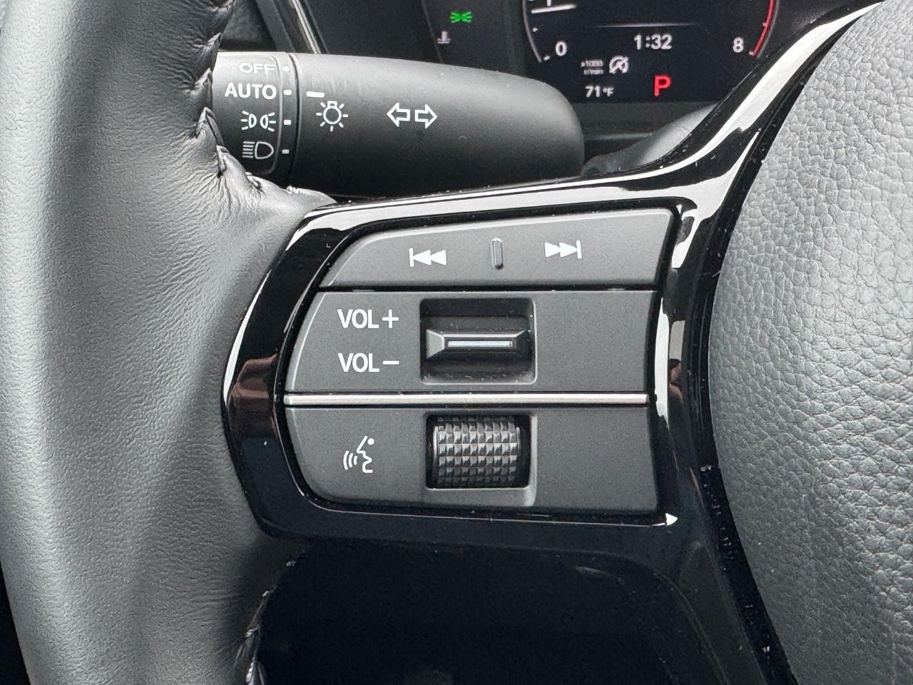Honda CR-V Vehicle Full-screen Gallery Image 25