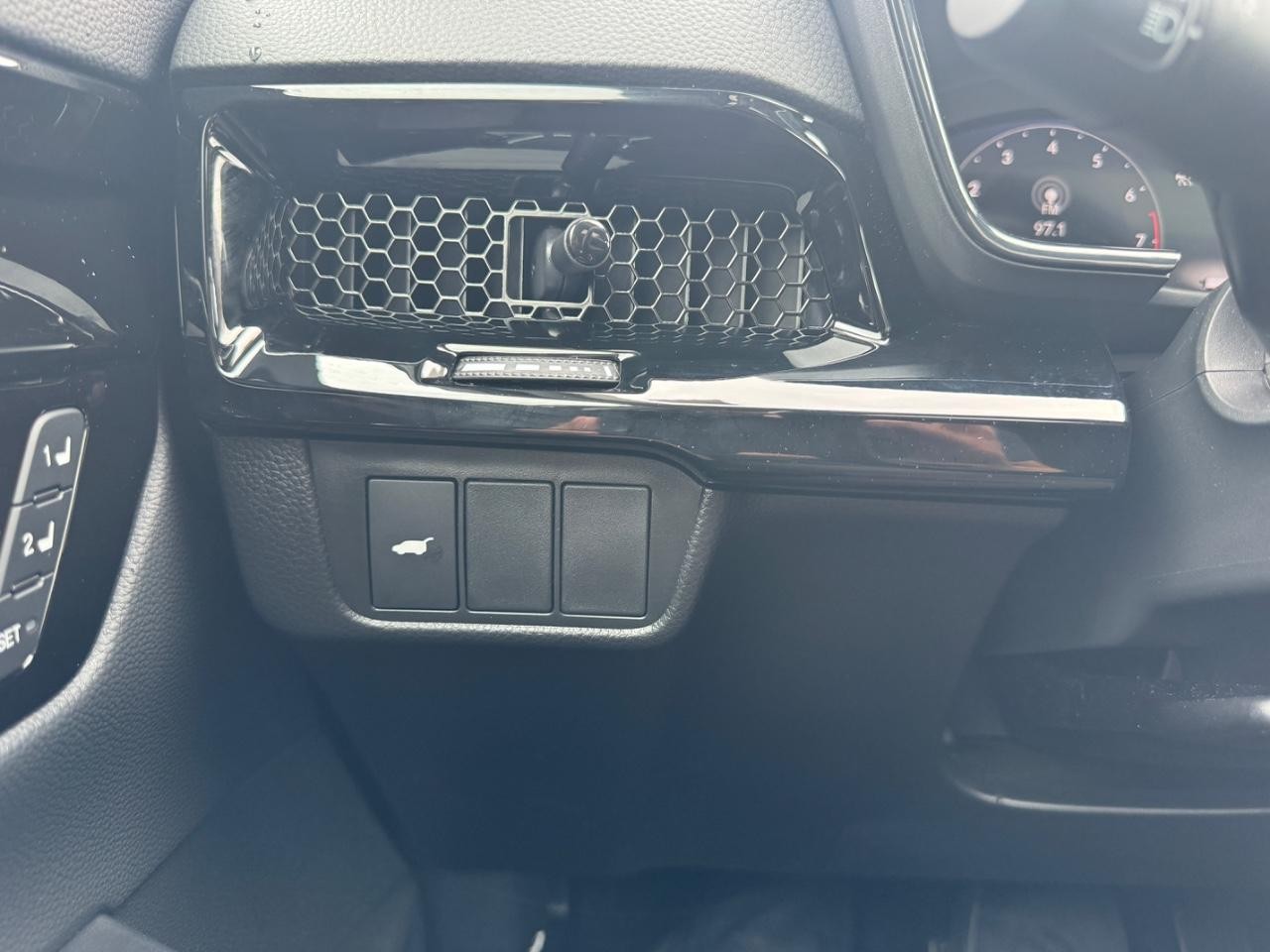 Honda CR-V Vehicle Full-screen Gallery Image 26