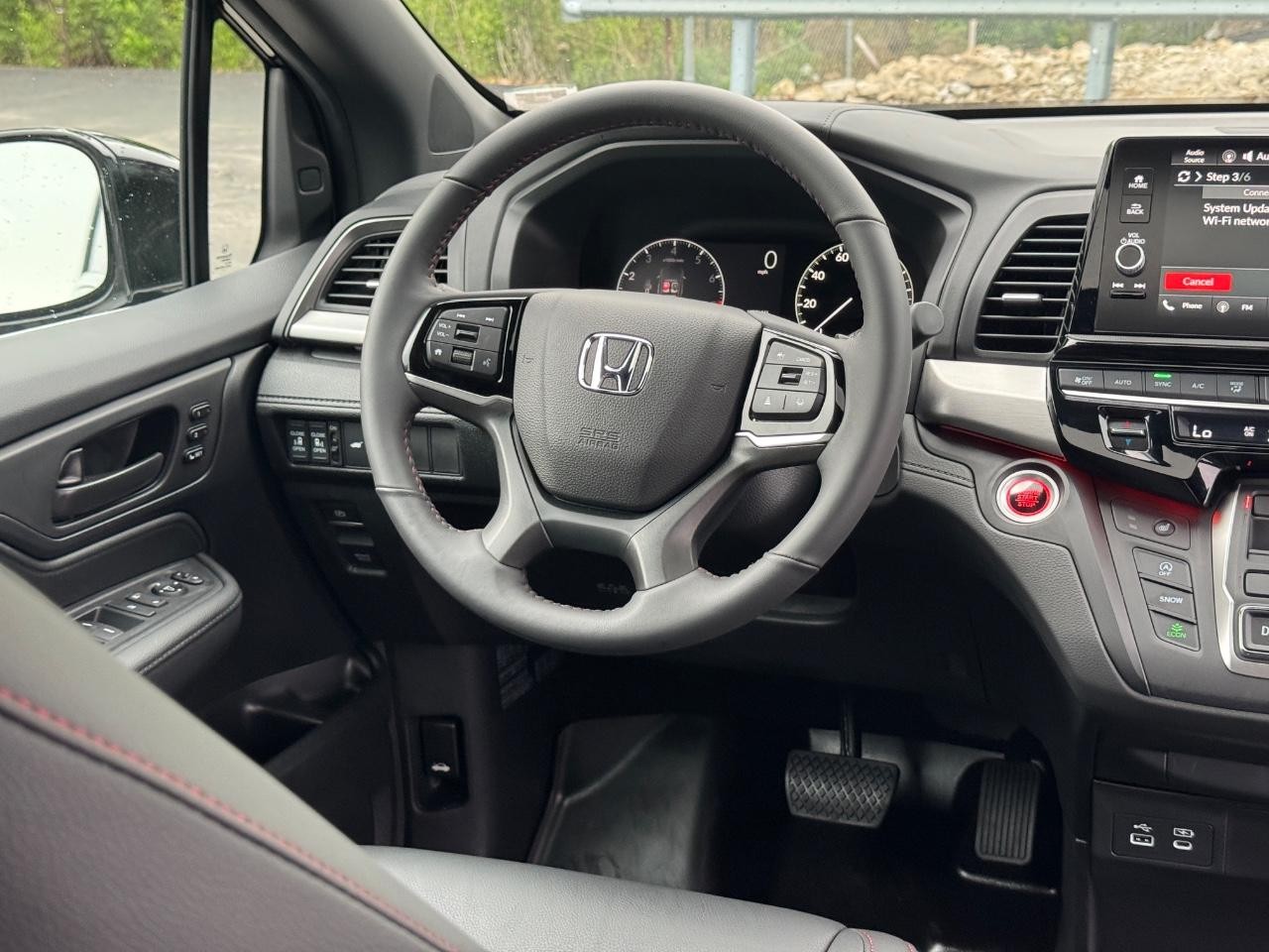 Honda Odyssey Vehicle Full-screen Gallery Image 12