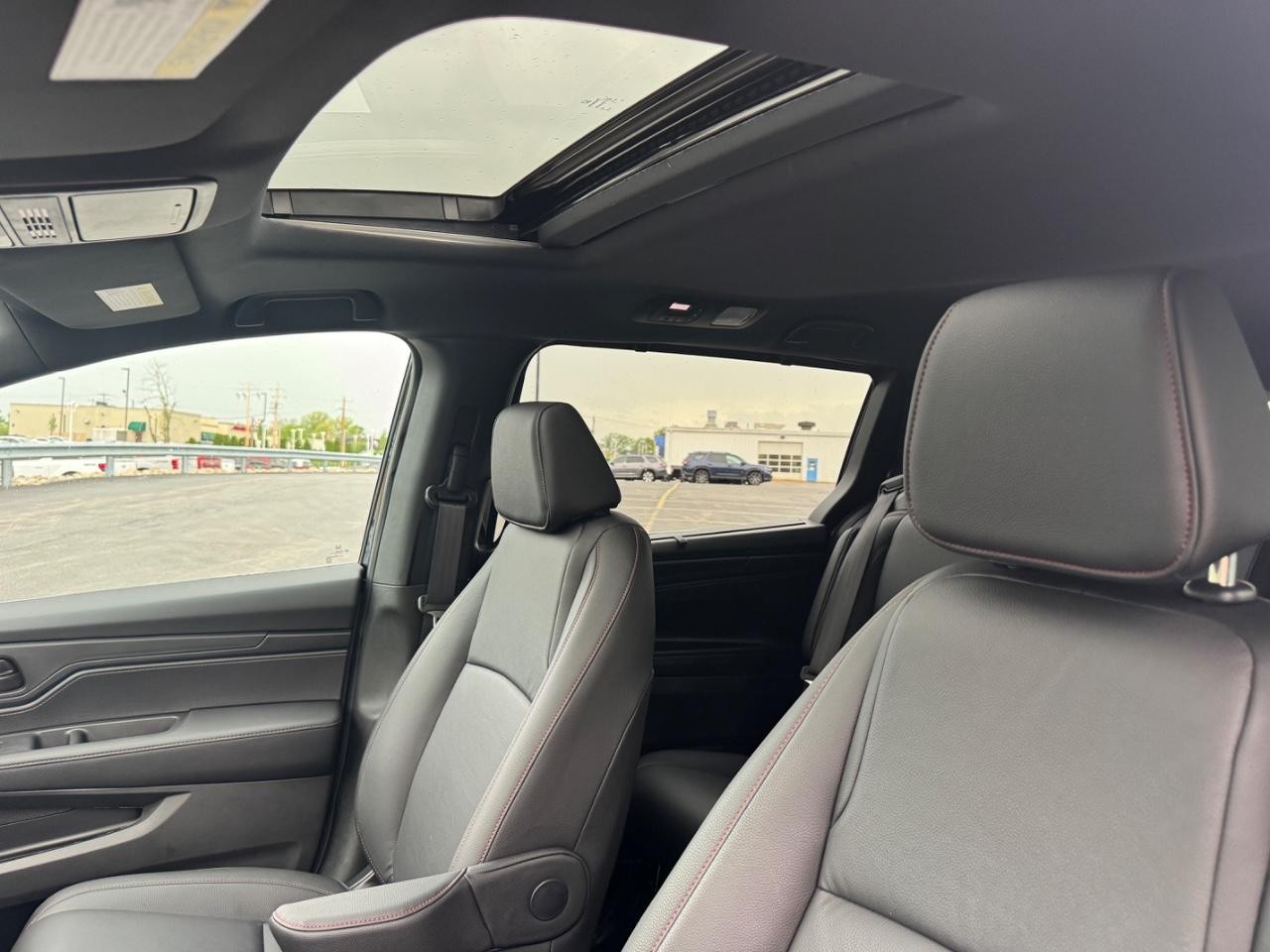 Honda Odyssey Vehicle Full-screen Gallery Image 20