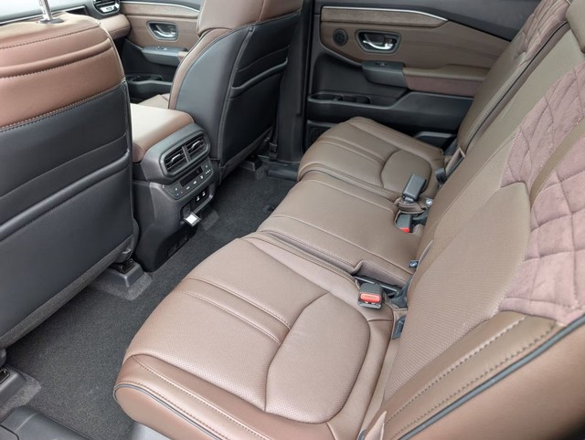 Honda Pilot Vehicle Full-screen Gallery Image 25