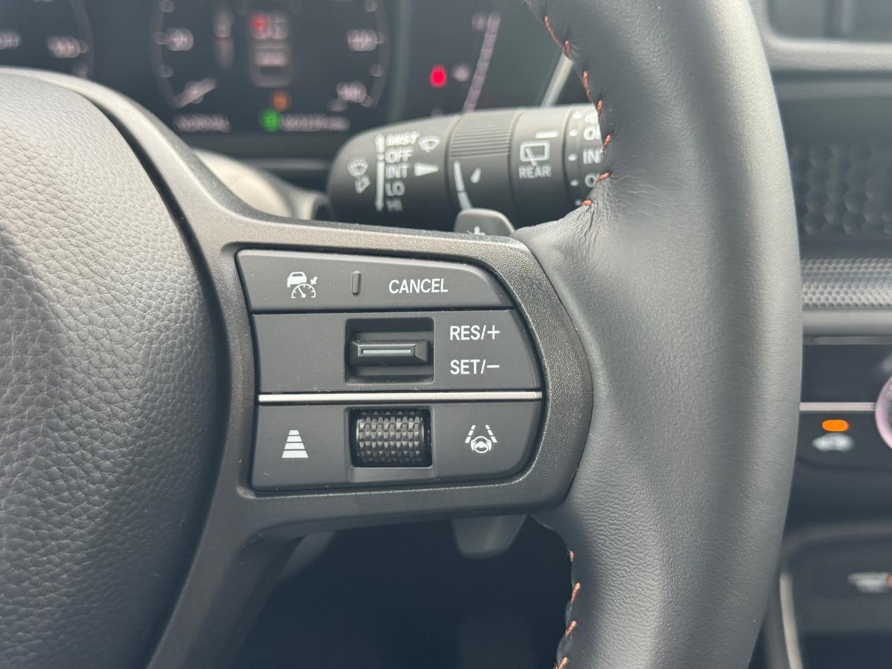 Honda CR-V Hybrid Vehicle Full-screen Gallery Image 22