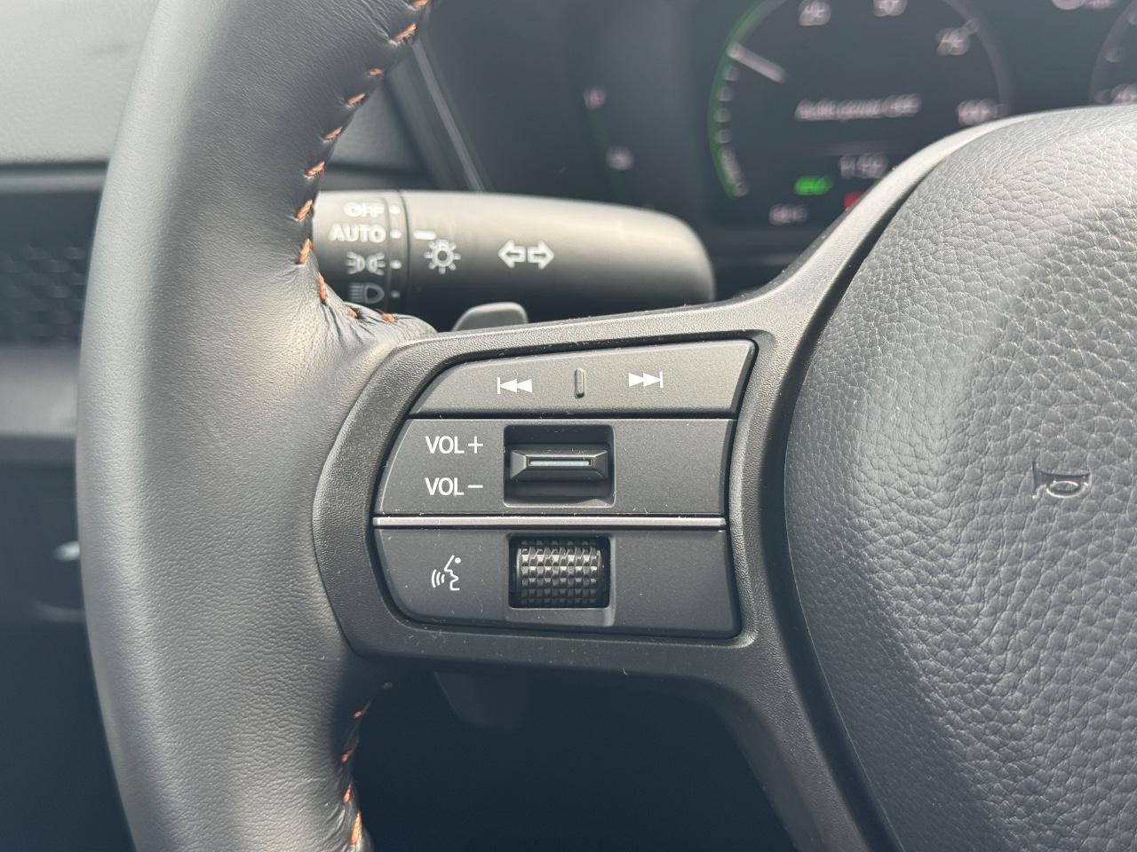 Honda CR-V Hybrid Vehicle Full-screen Gallery Image 23