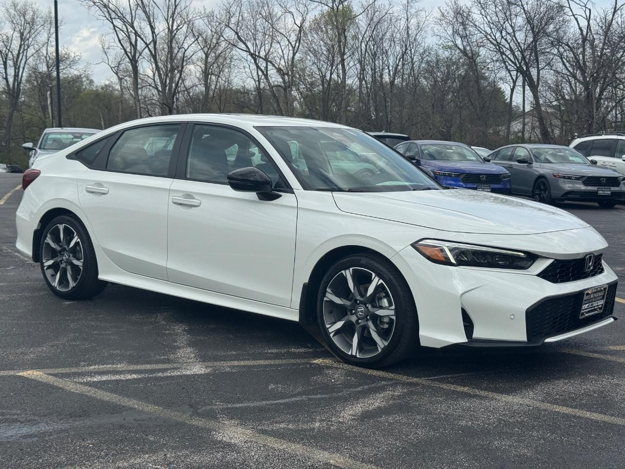 Honda Civic Sedan Hybrid Vehicle Full-screen Gallery Image 02