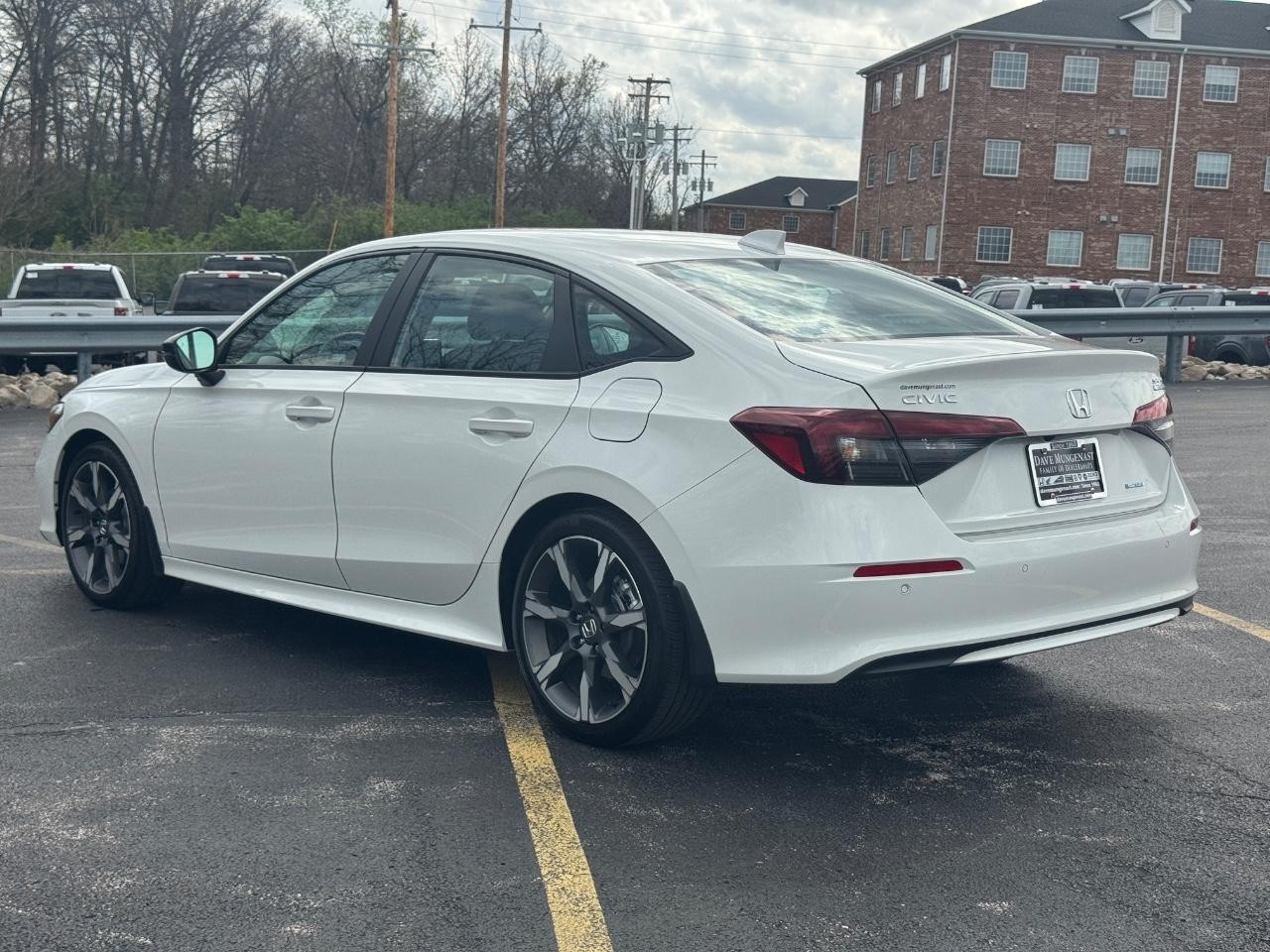 Honda Civic Sedan Hybrid Vehicle Full-screen Gallery Image 05