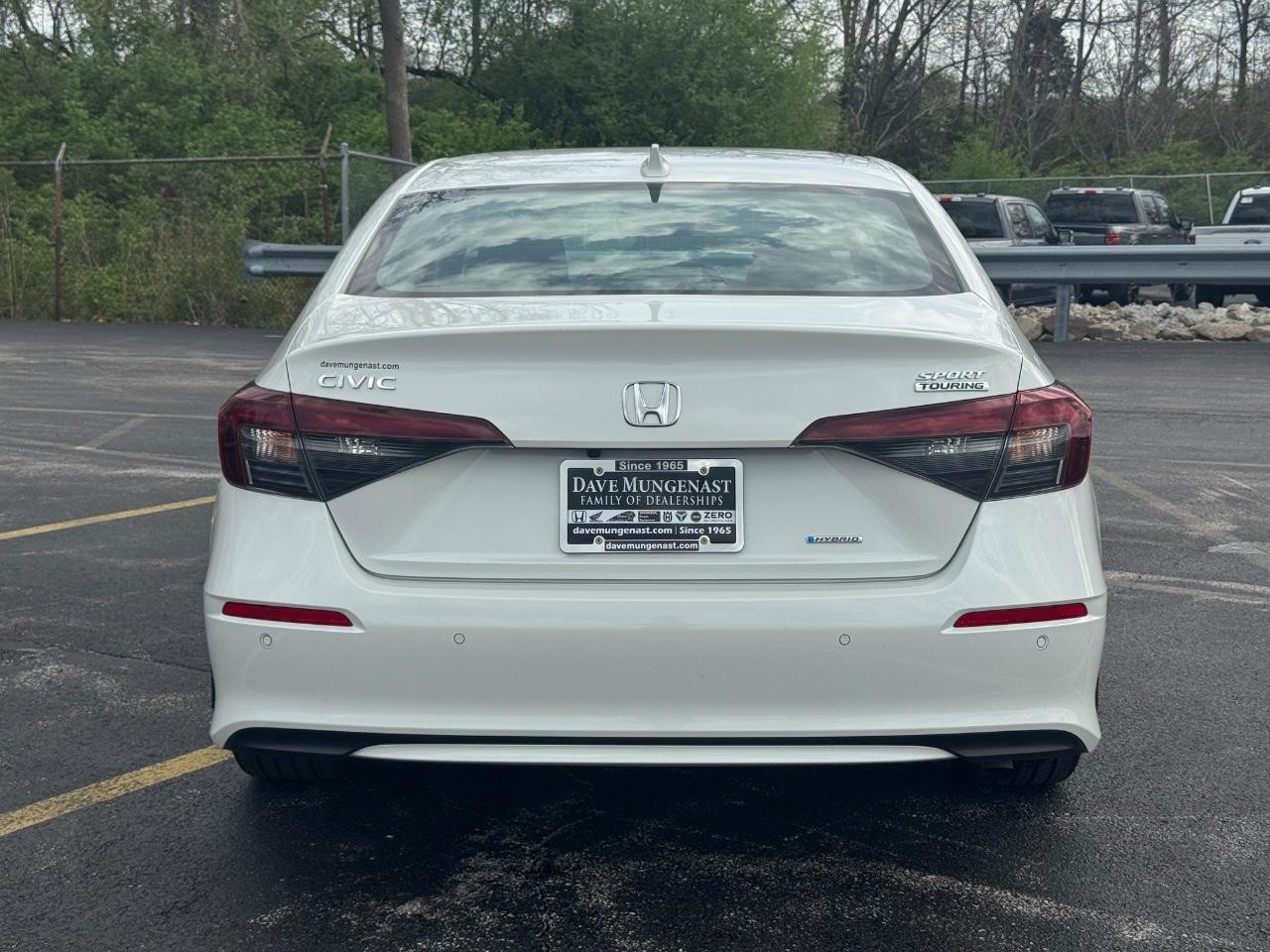 Honda Civic Sedan Hybrid Vehicle Full-screen Gallery Image 06