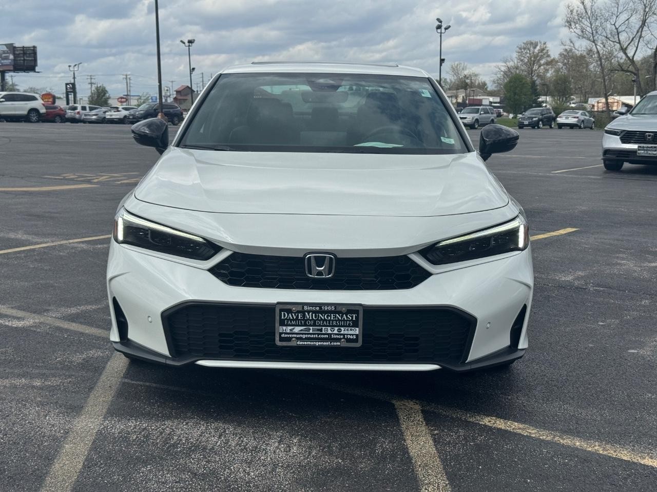 Honda Civic Sedan Hybrid Vehicle Full-screen Gallery Image 08