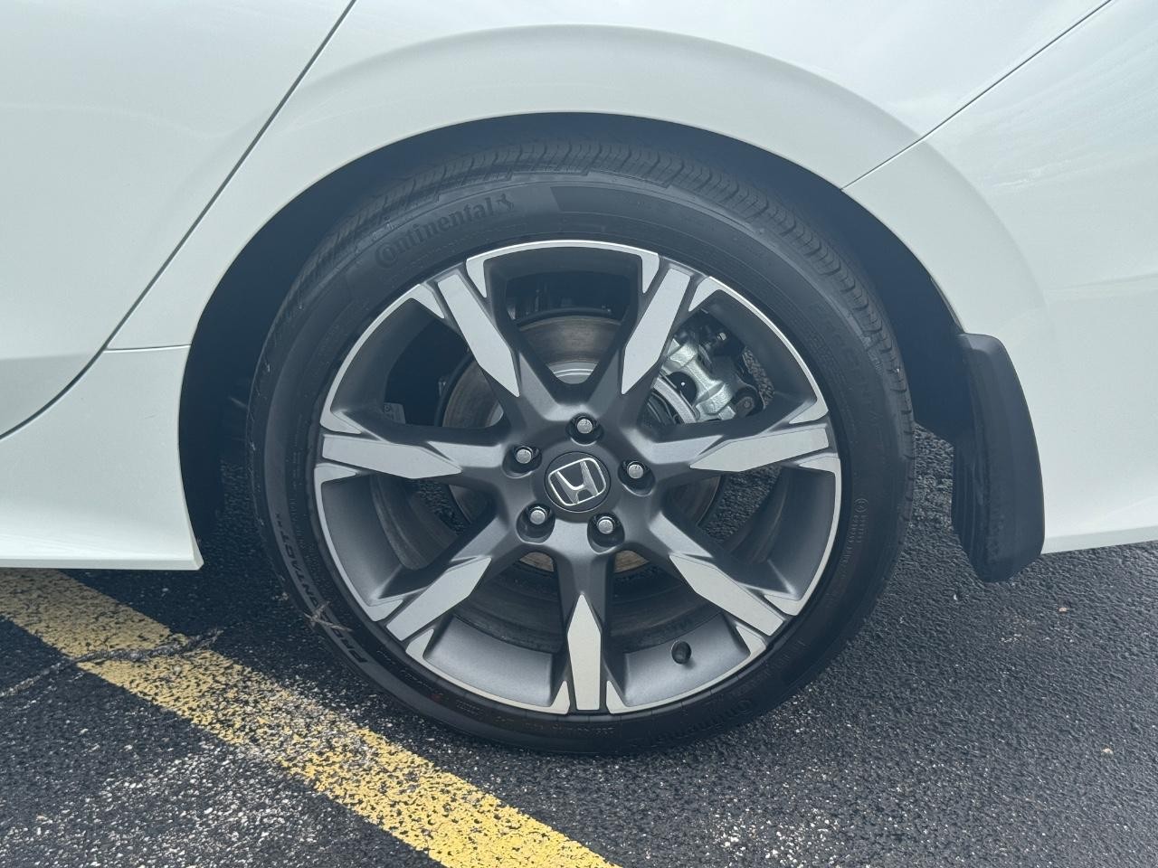 Honda Civic Sedan Hybrid Vehicle Full-screen Gallery Image 10