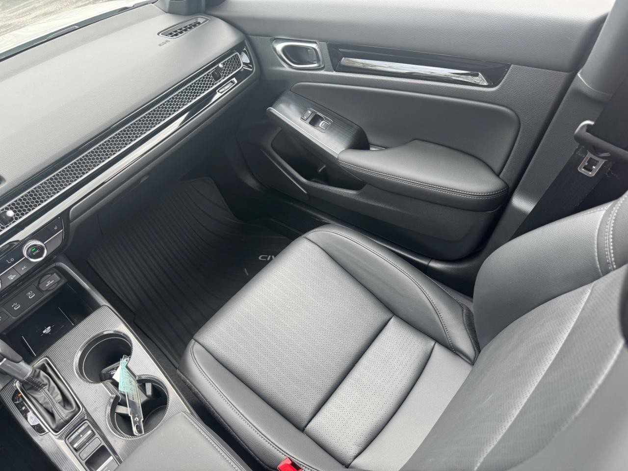 Honda Civic Sedan Hybrid Vehicle Full-screen Gallery Image 14