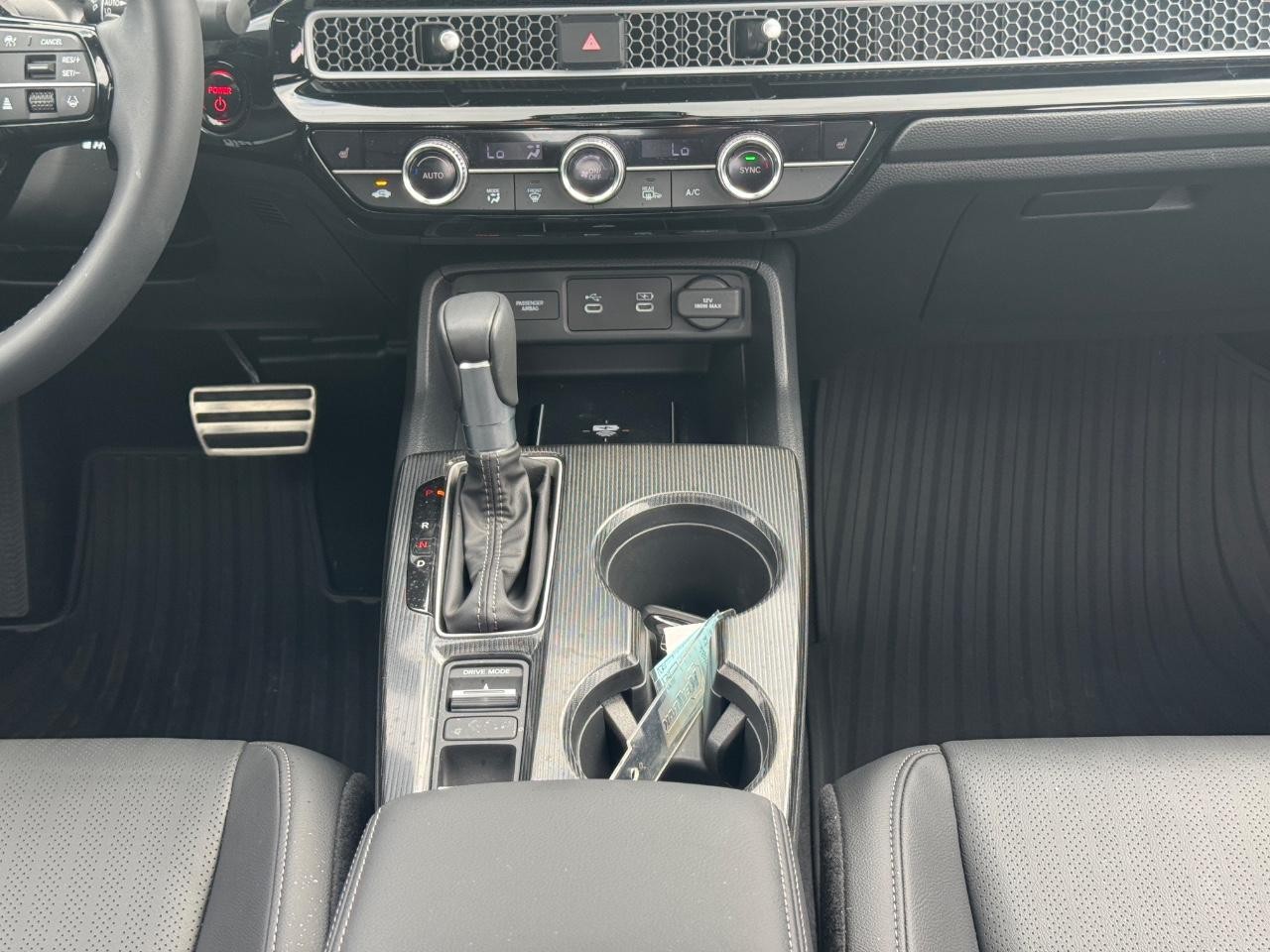 Honda Civic Sedan Hybrid Vehicle Full-screen Gallery Image 15