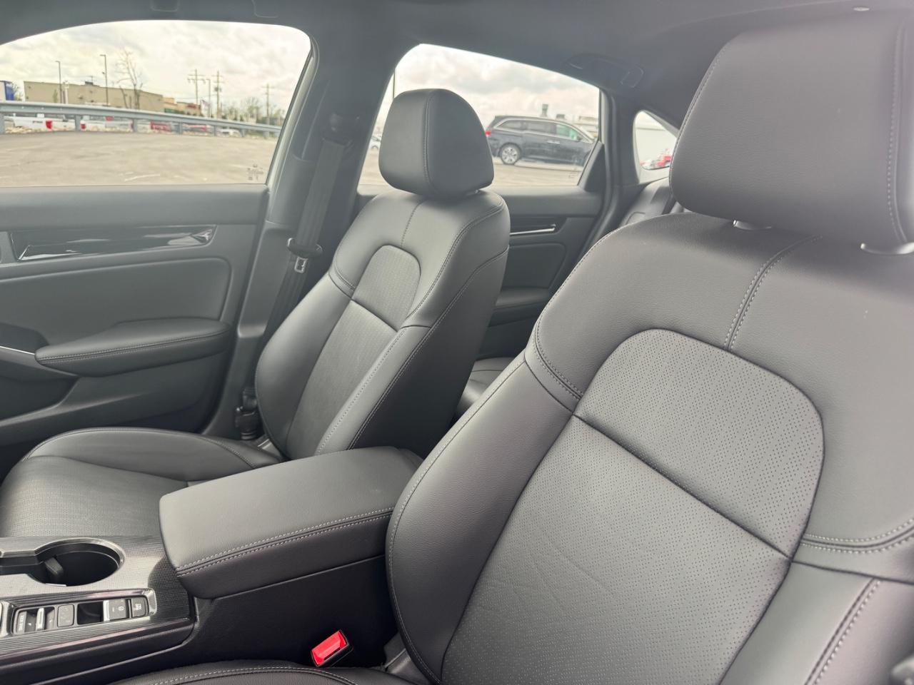 Honda Civic Sedan Hybrid Vehicle Full-screen Gallery Image 18