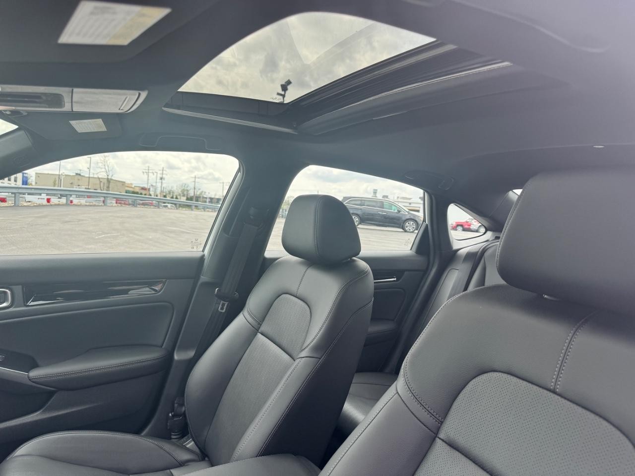 Honda Civic Sedan Hybrid Vehicle Full-screen Gallery Image 19