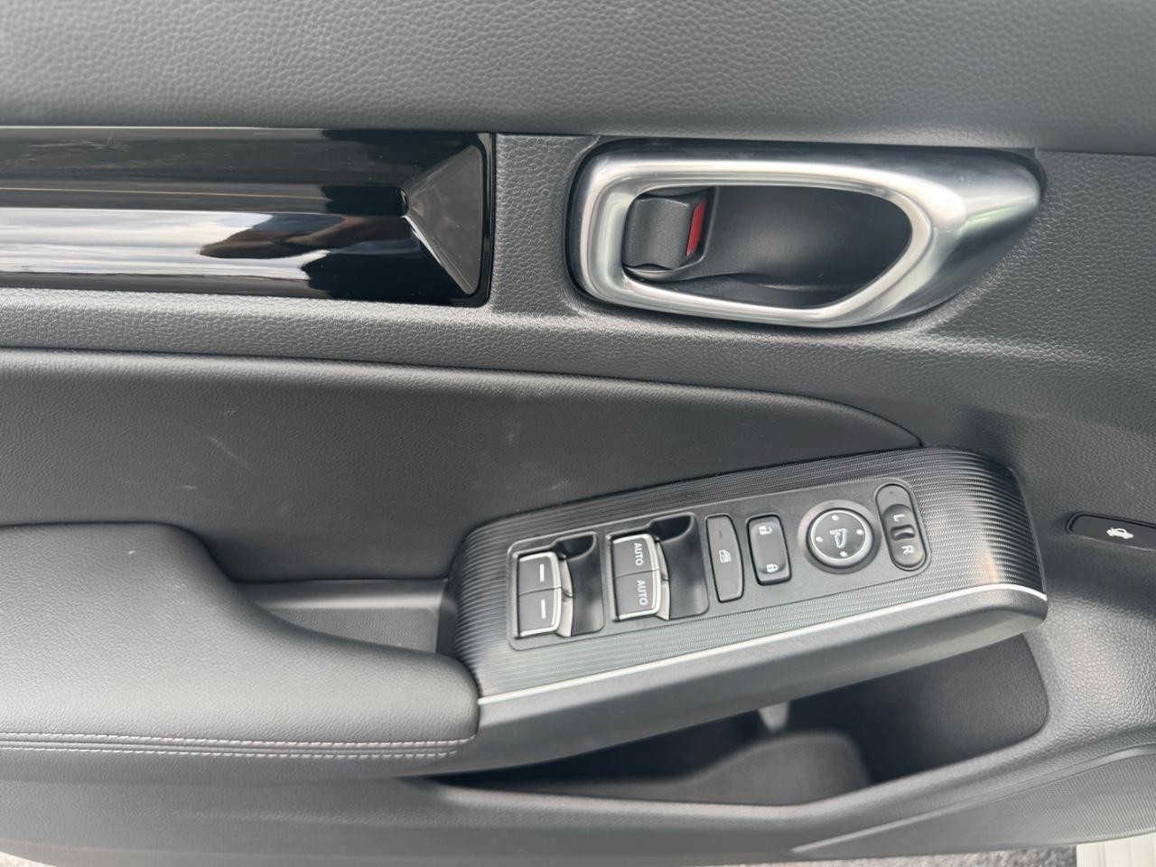 Honda Civic Sedan Hybrid Vehicle Full-screen Gallery Image 21