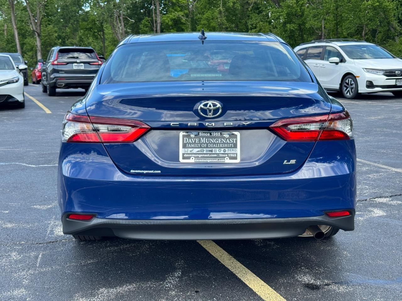 Toyota Camry Vehicle Full-screen Gallery Image 06