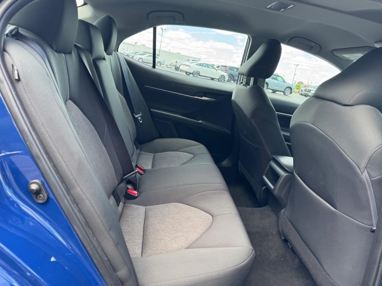 Toyota Camry Vehicle Full-screen Gallery Image 11