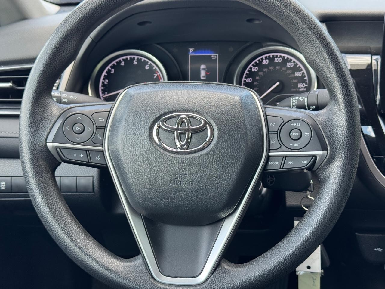 Toyota Camry Vehicle Full-screen Gallery Image 13