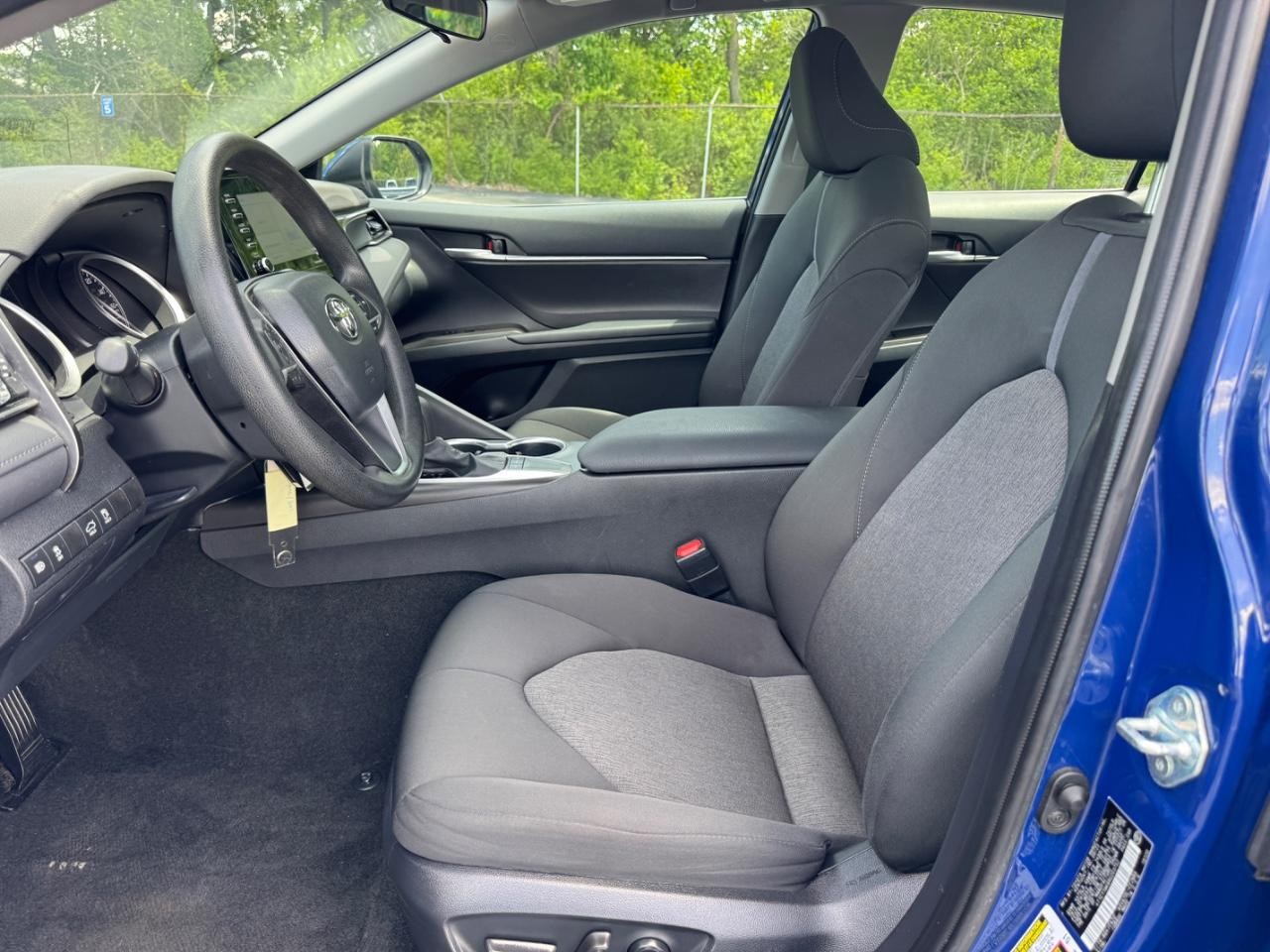 Toyota Camry Vehicle Full-screen Gallery Image 18