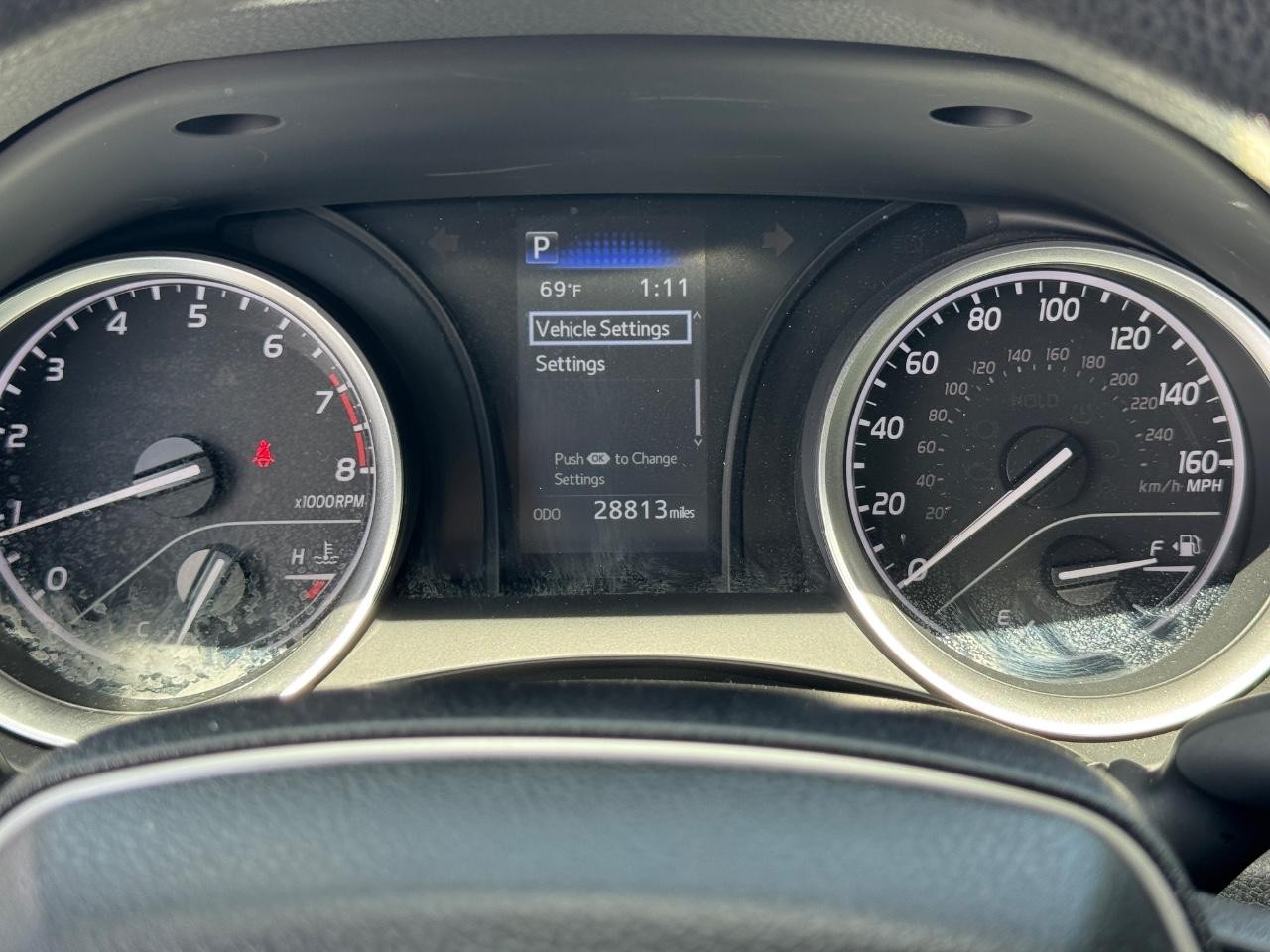 Toyota Camry Vehicle Full-screen Gallery Image 19