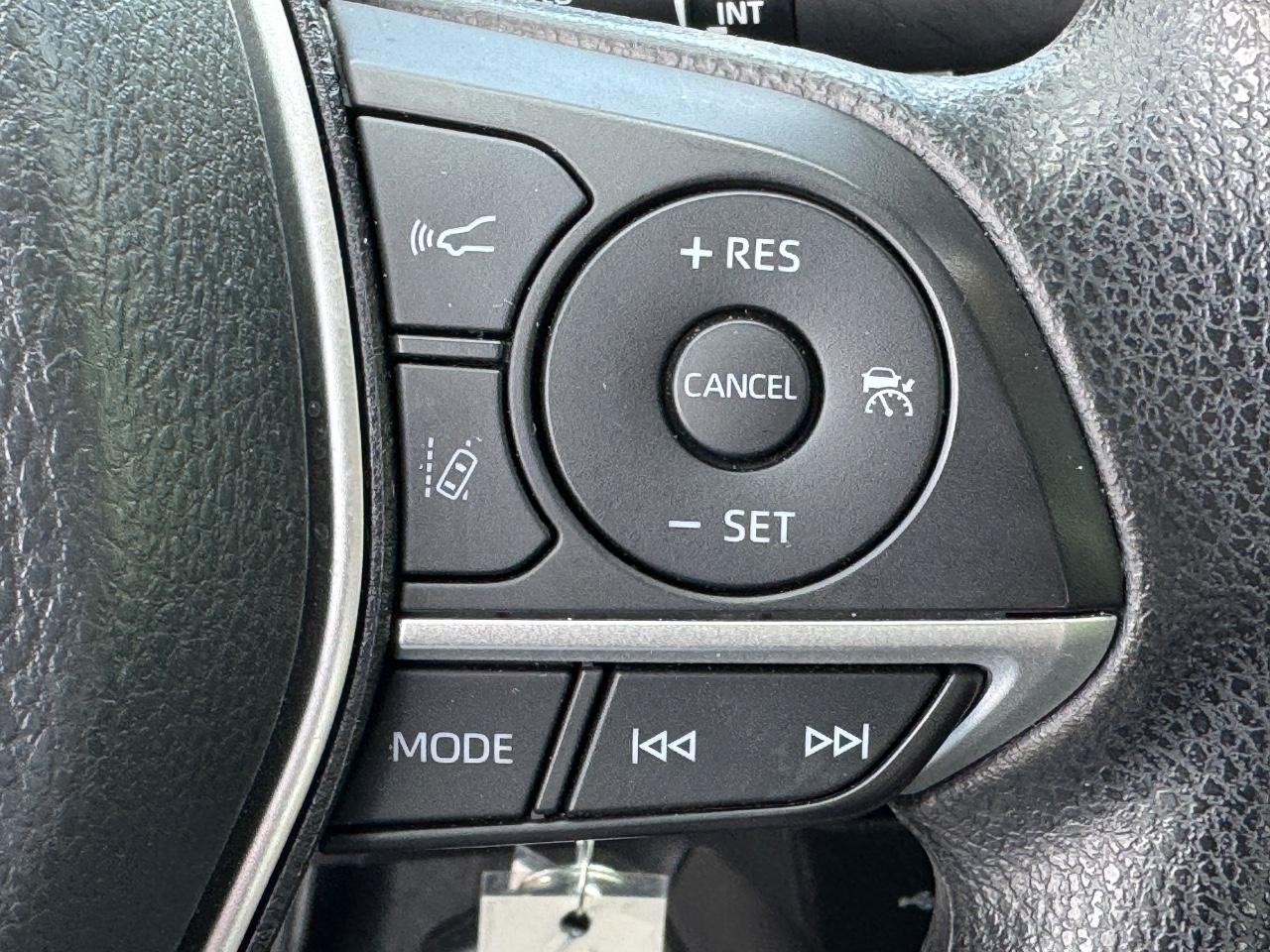 Toyota Camry Vehicle Full-screen Gallery Image 21