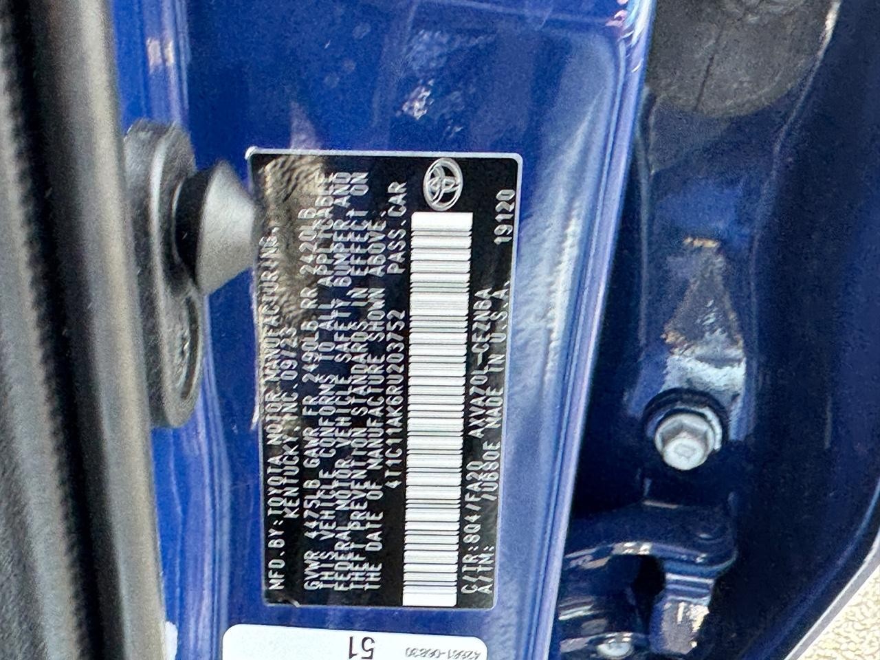 Toyota Camry Vehicle Full-screen Gallery Image 26