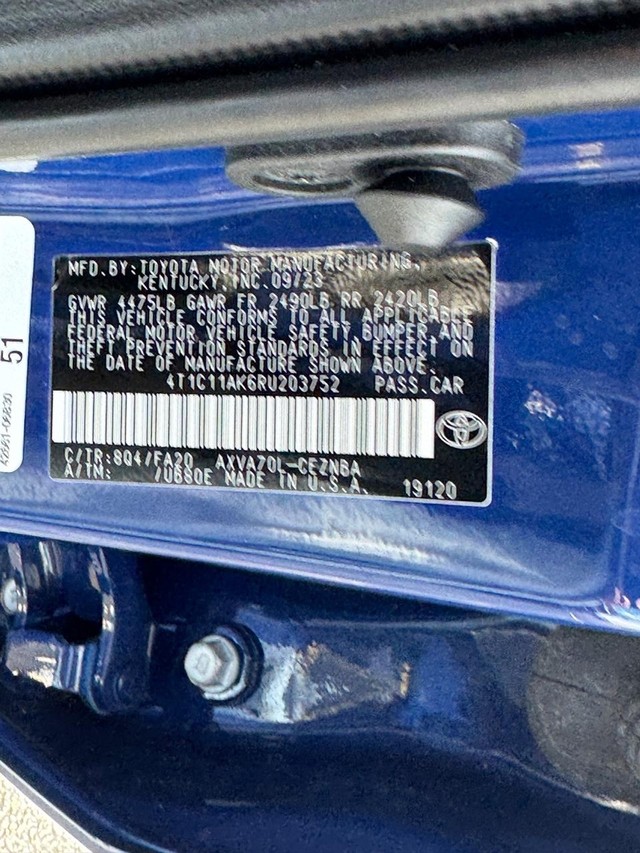 Toyota Camry Vehicle Full-screen Gallery Image 26