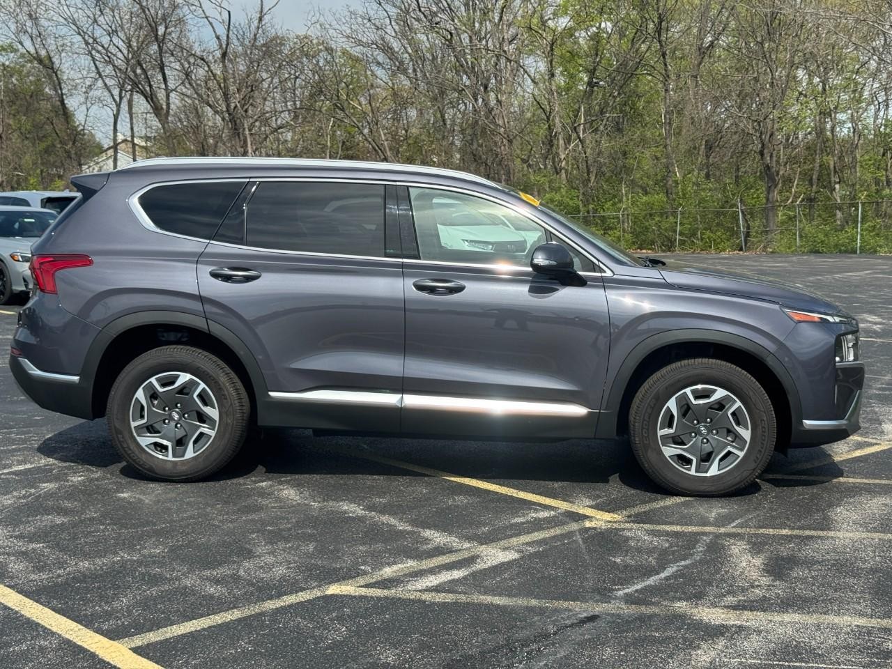 Hyundai Santa Fe Hybrid Vehicle Full-screen Gallery Image 03