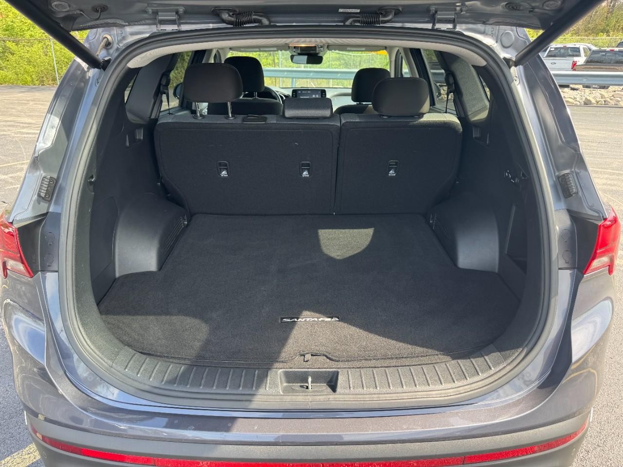 Hyundai Santa Fe Hybrid Vehicle Full-screen Gallery Image 05