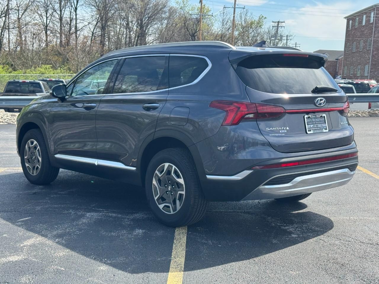 Hyundai Santa Fe Hybrid Vehicle Full-screen Gallery Image 07