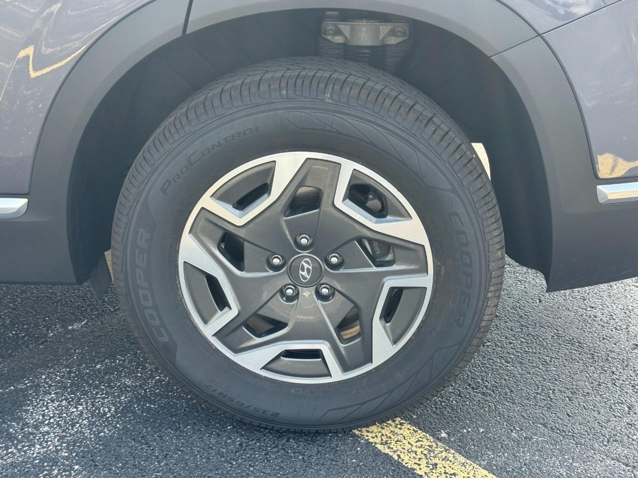 Hyundai Santa Fe Hybrid Vehicle Full-screen Gallery Image 08