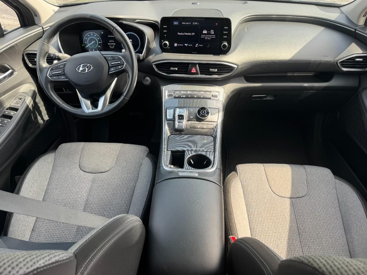 Hyundai Santa Fe Hybrid Vehicle Full-screen Gallery Image 13