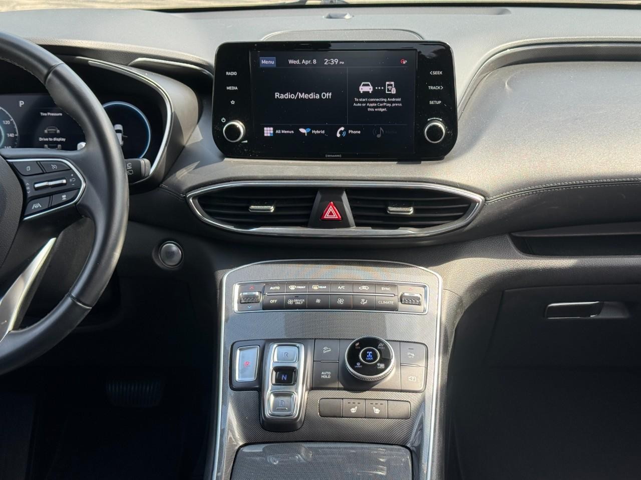 Hyundai Santa Fe Hybrid Vehicle Full-screen Gallery Image 15