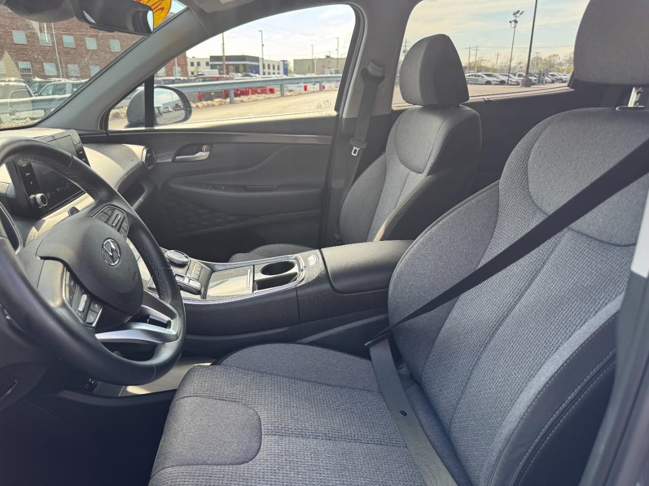 Hyundai Santa Fe Hybrid Vehicle Full-screen Gallery Image 20