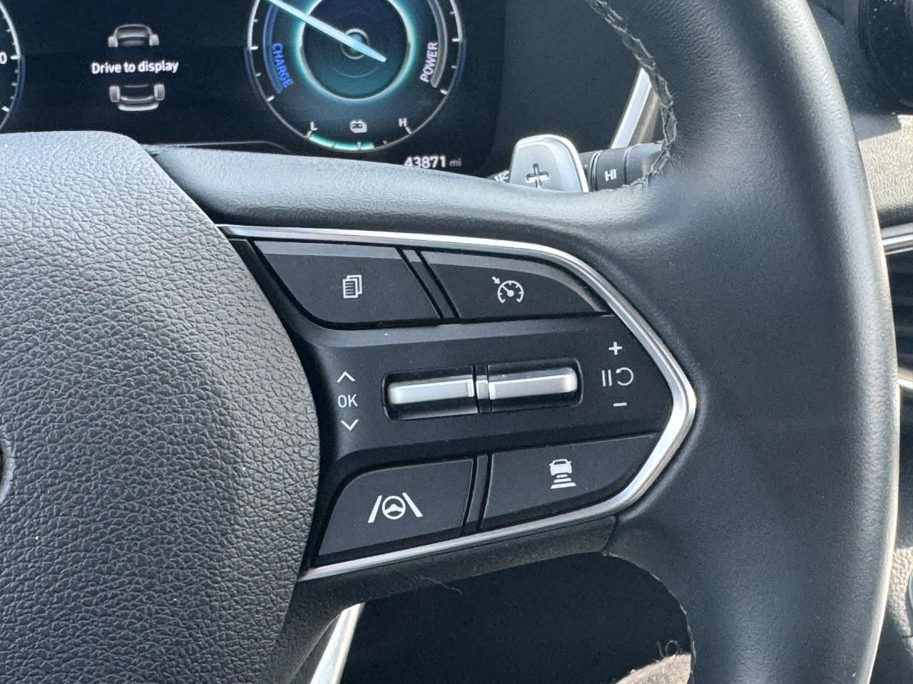 Hyundai Santa Fe Hybrid Vehicle Full-screen Gallery Image 24