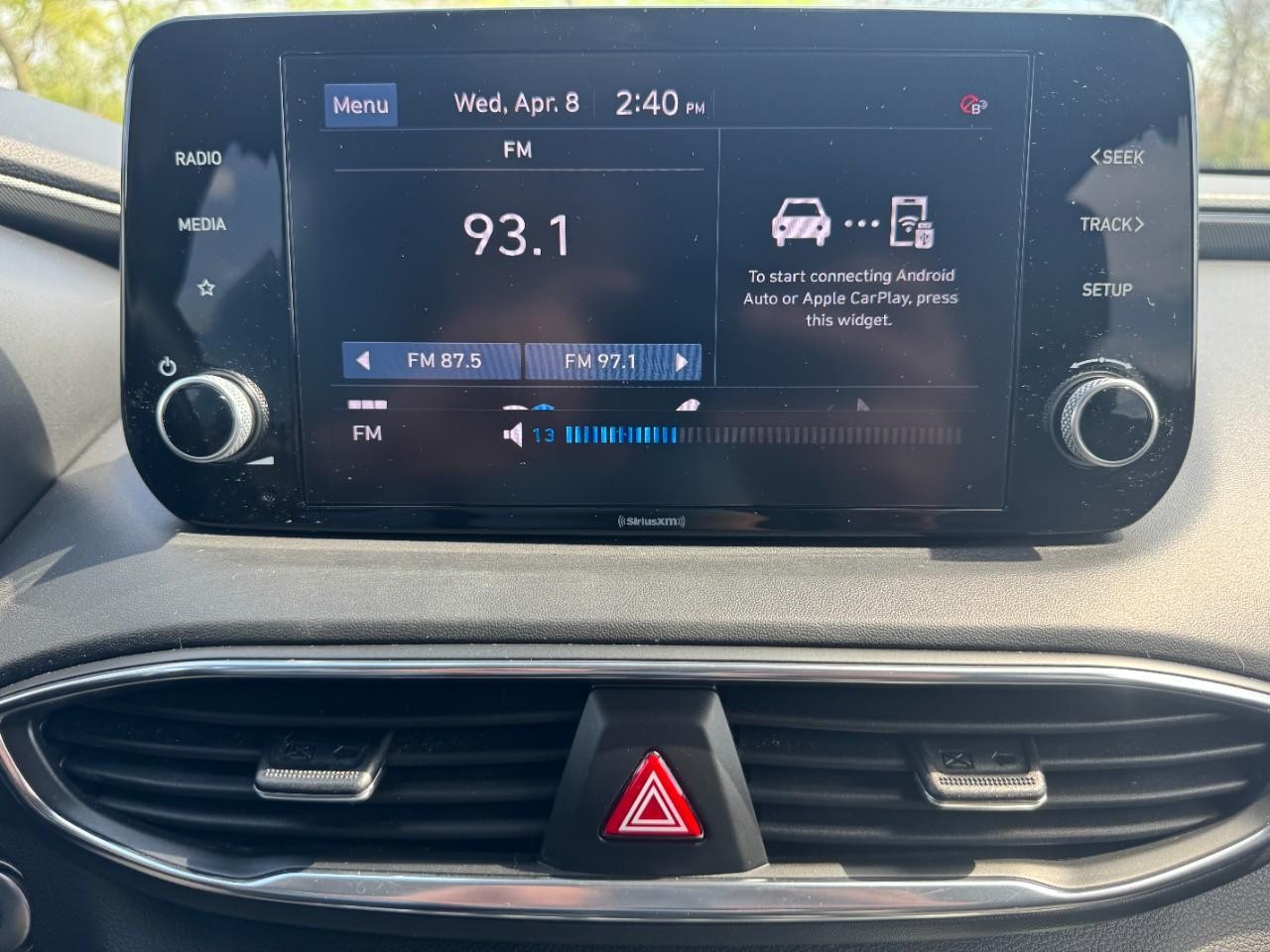 Hyundai Santa Fe Hybrid Vehicle Full-screen Gallery Image 26