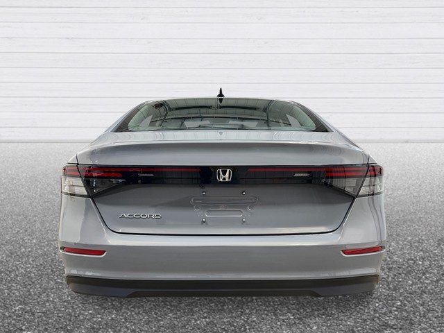 Honda Accord Sedan Vehicle Full-screen Gallery Image 05