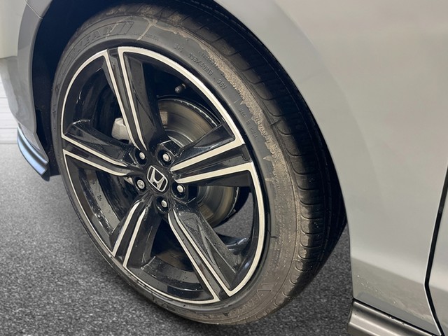 Honda Accord Sedan Vehicle Full-screen Gallery Image 11