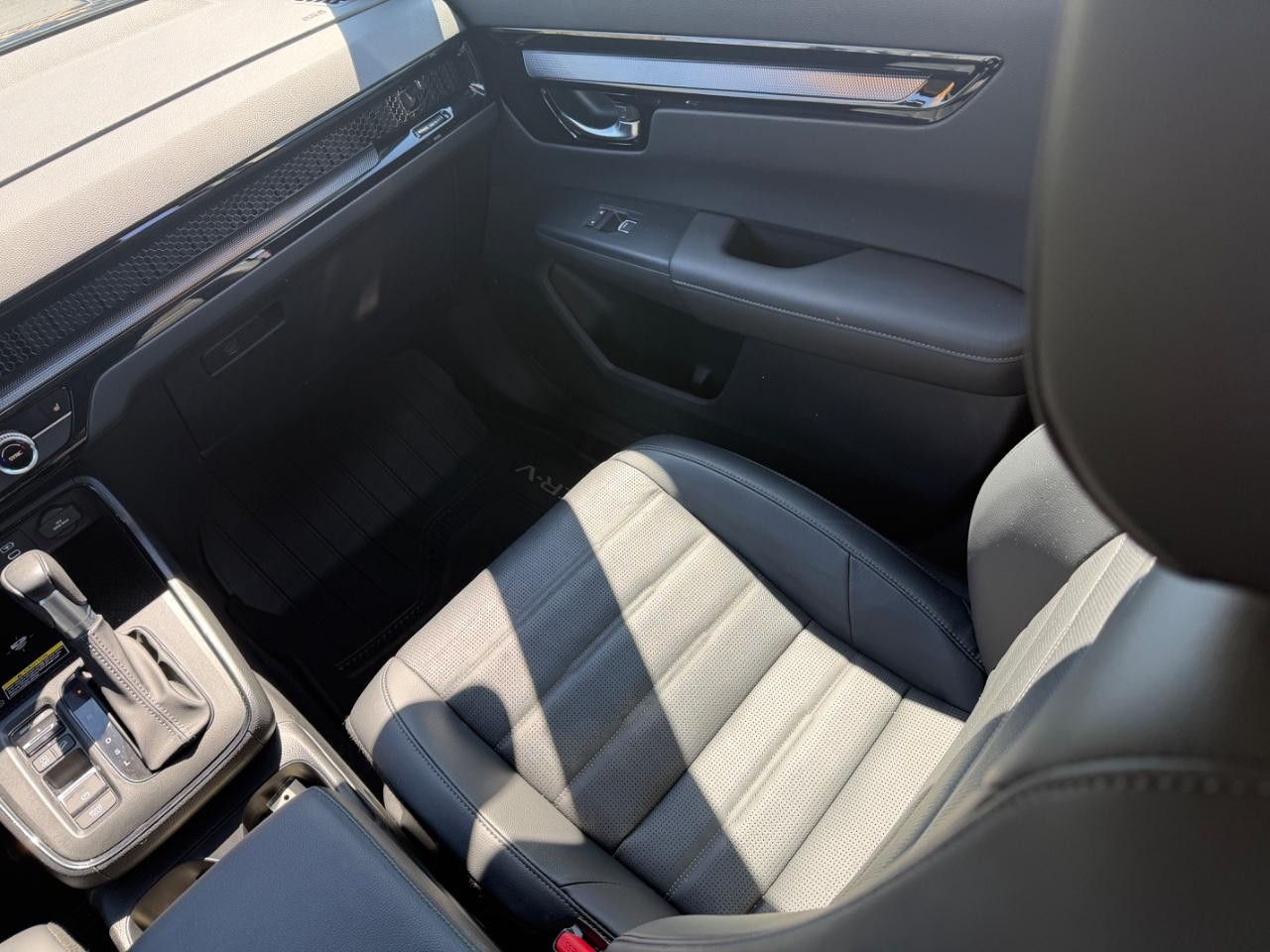 Honda CR-V Vehicle Full-screen Gallery Image 15