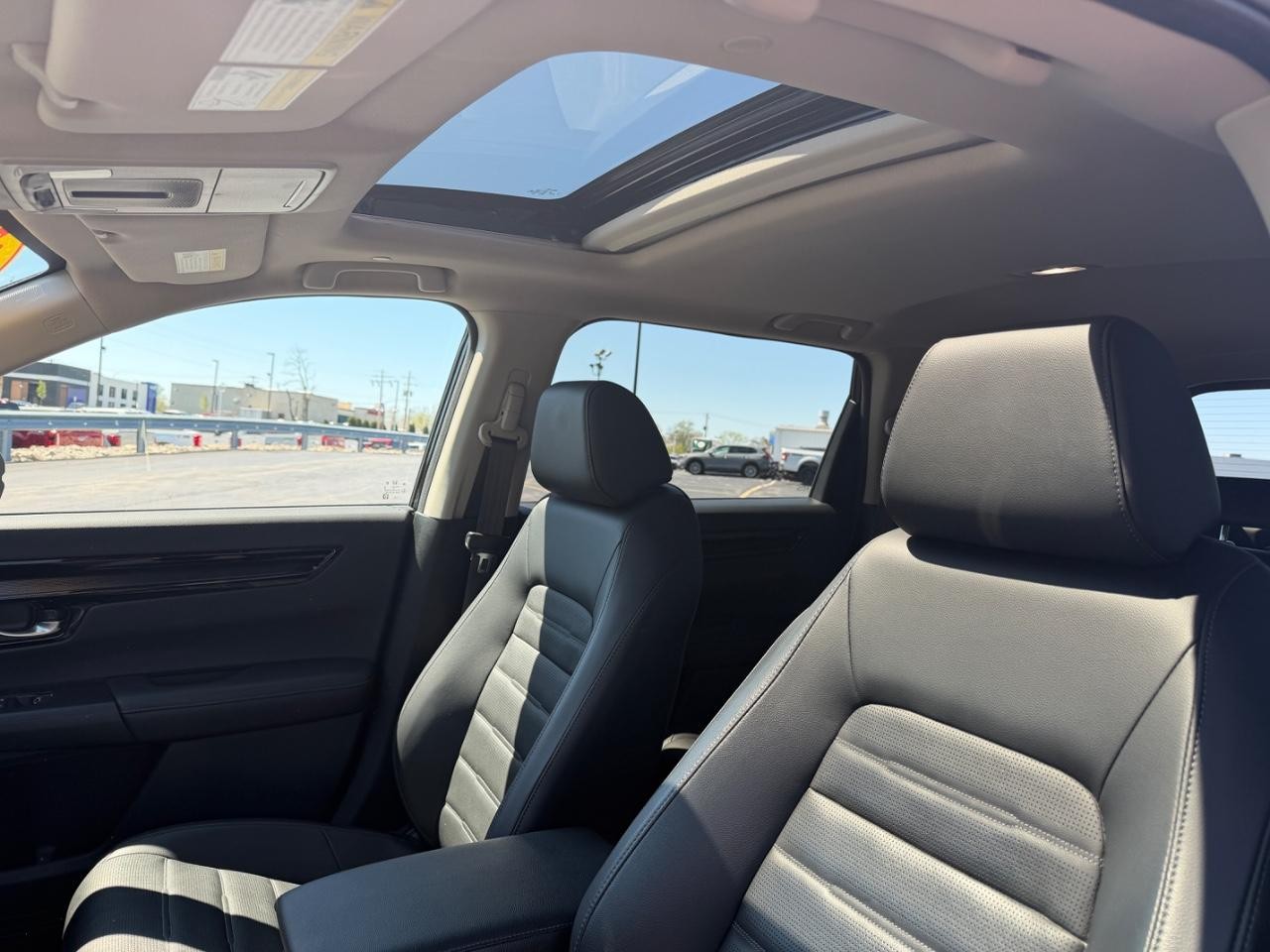 Honda CR-V Vehicle Full-screen Gallery Image 18