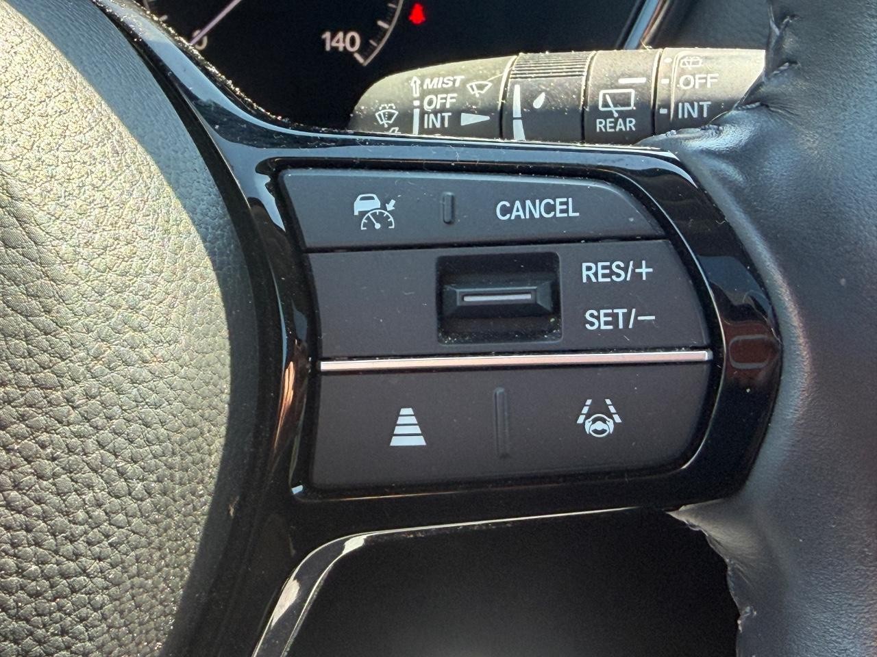 Honda CR-V Vehicle Full-screen Gallery Image 23
