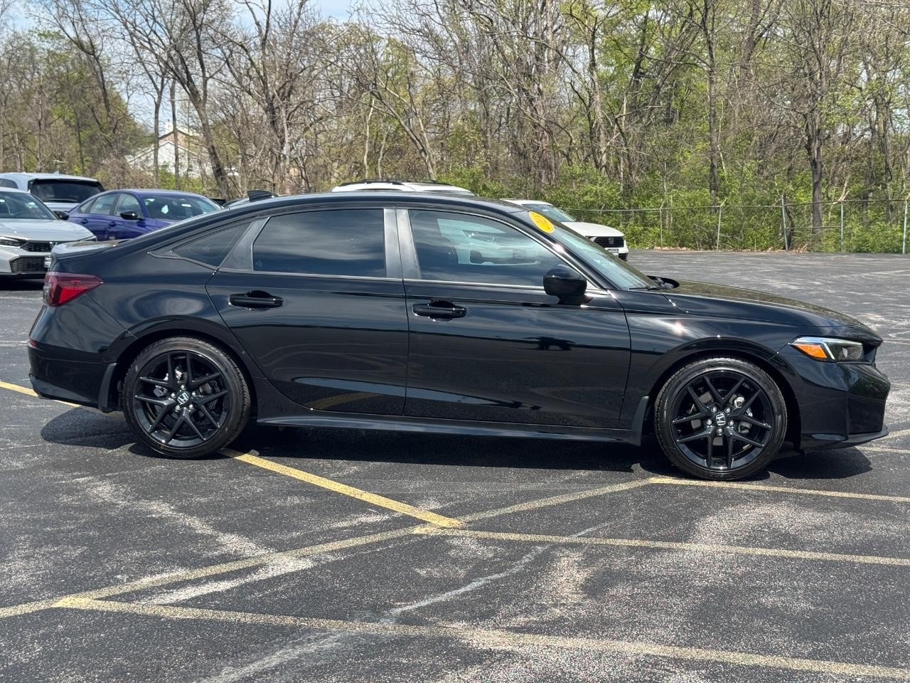 Honda Civic Sedan Vehicle Full-screen Gallery Image 03