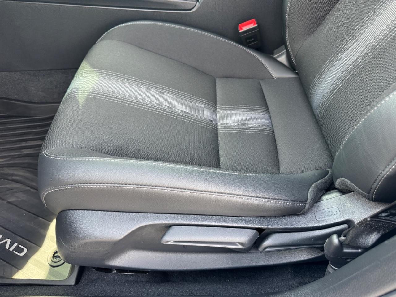 Honda Civic Sedan Vehicle Full-screen Gallery Image 19
