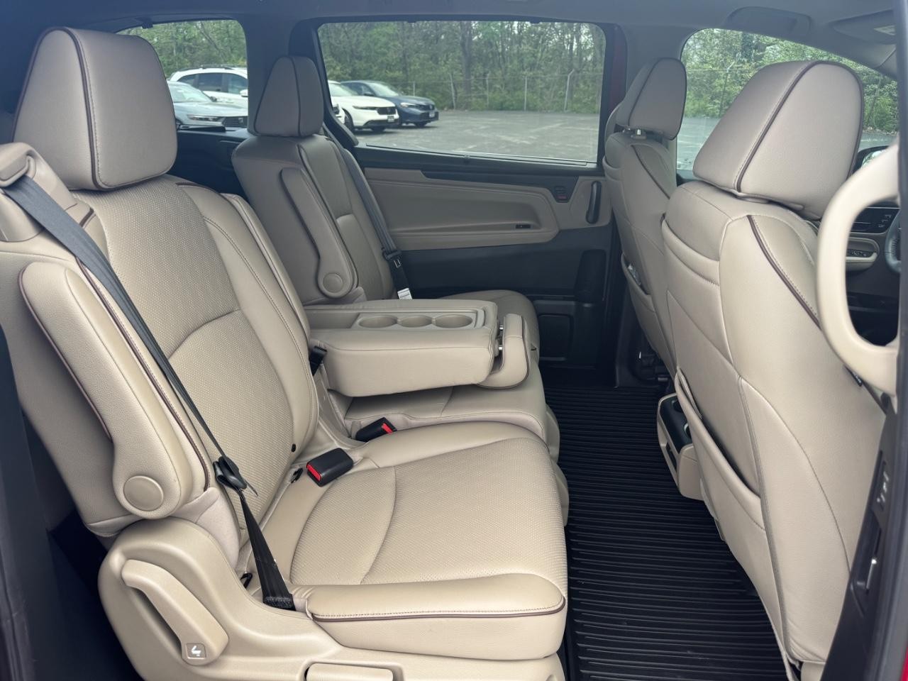 Honda Odyssey Vehicle Full-screen Gallery Image 13