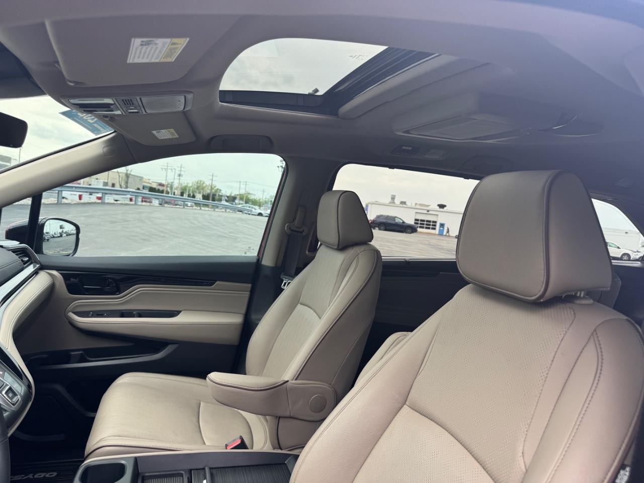 Honda Odyssey Vehicle Full-screen Gallery Image 17